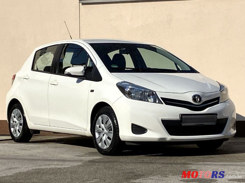 2012' Toyota Yaris 1,0 Vvt-I photo #3