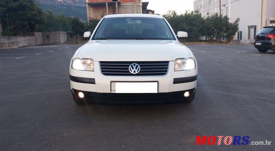 2004' Volkswagen Passat photo #2