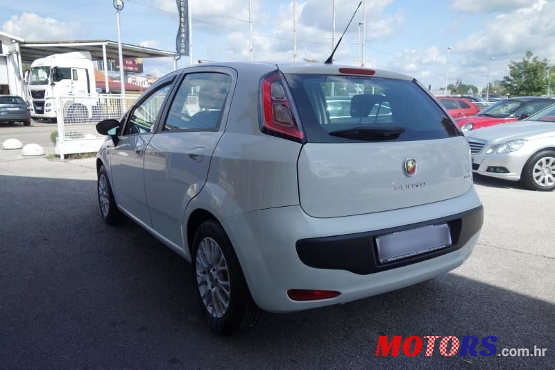 2011' Fiat Punto Evo photo #4