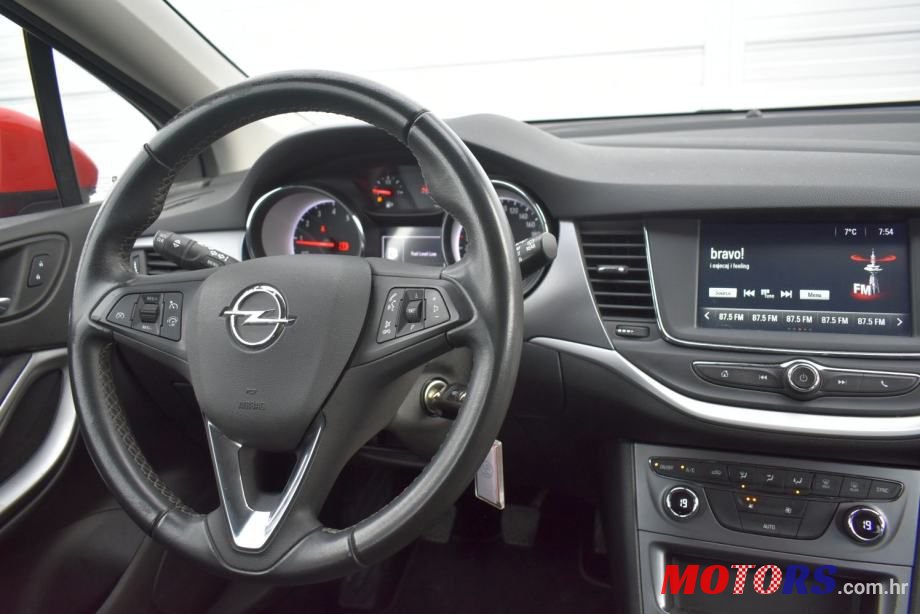 2019' Opel Astra photo #4