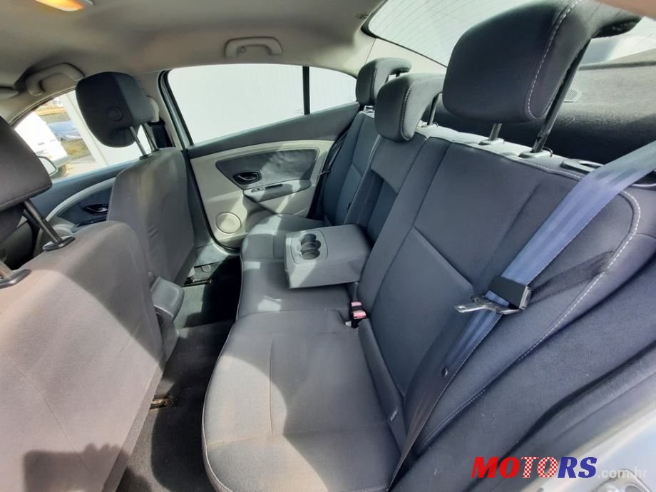 2010' Renault Fluence photo #5