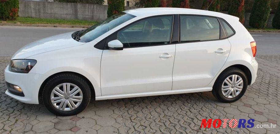 2015' Volkswagen Polo photo #2