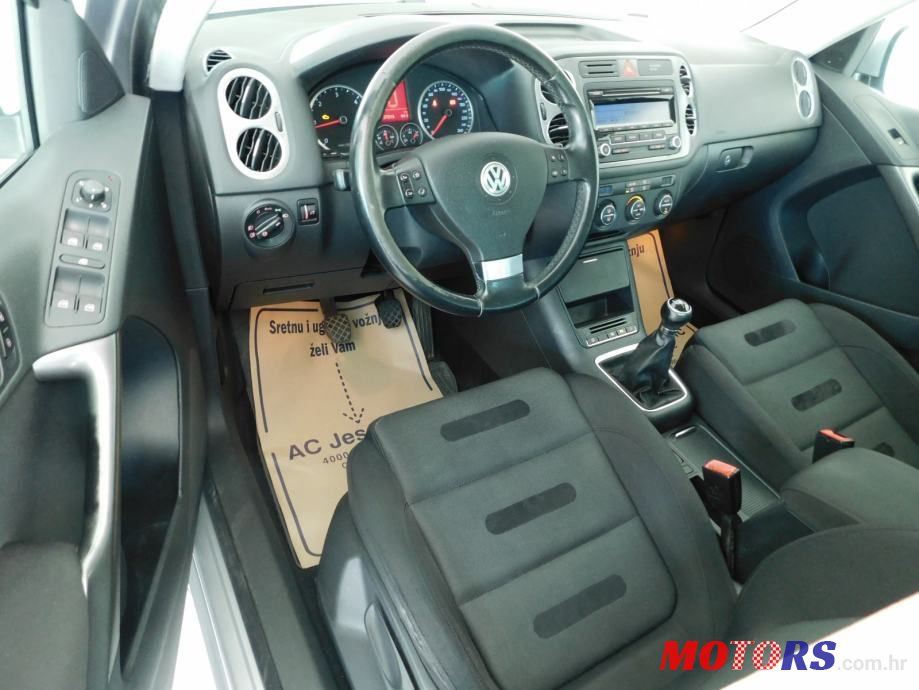 2008' Volkswagen Tiguan photo #5