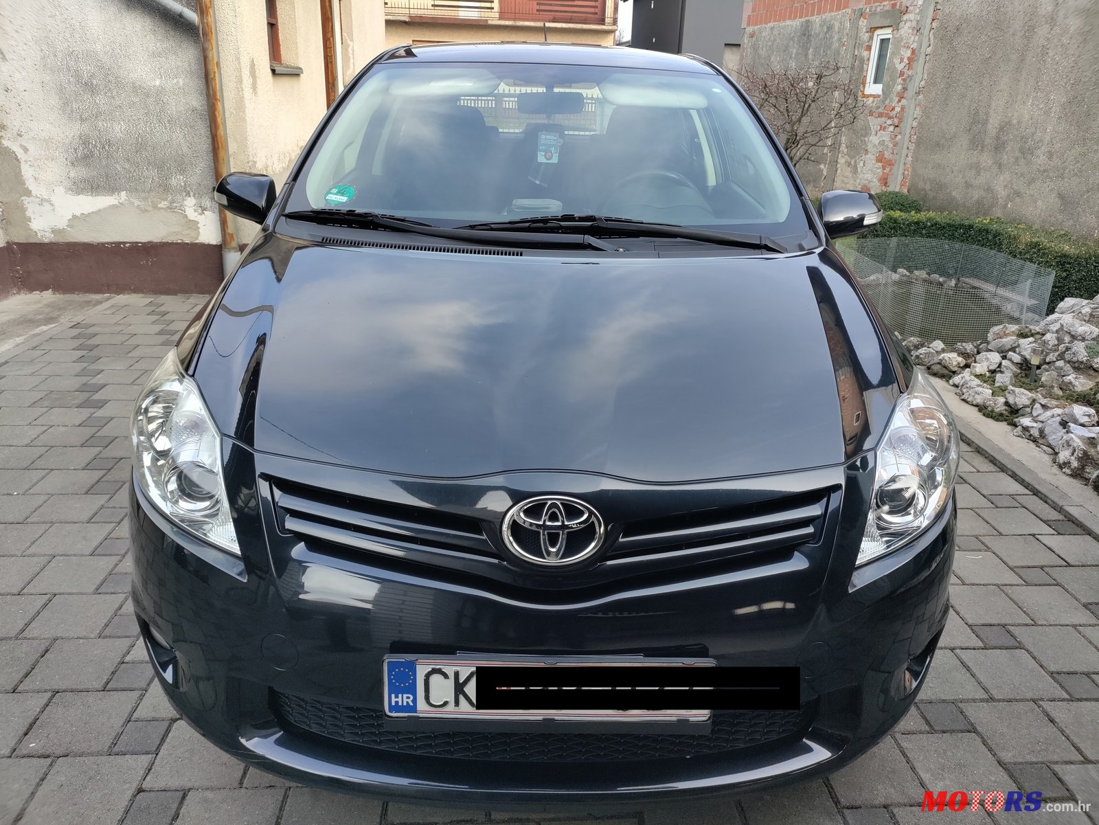 2011' Toyota Auris photo #4