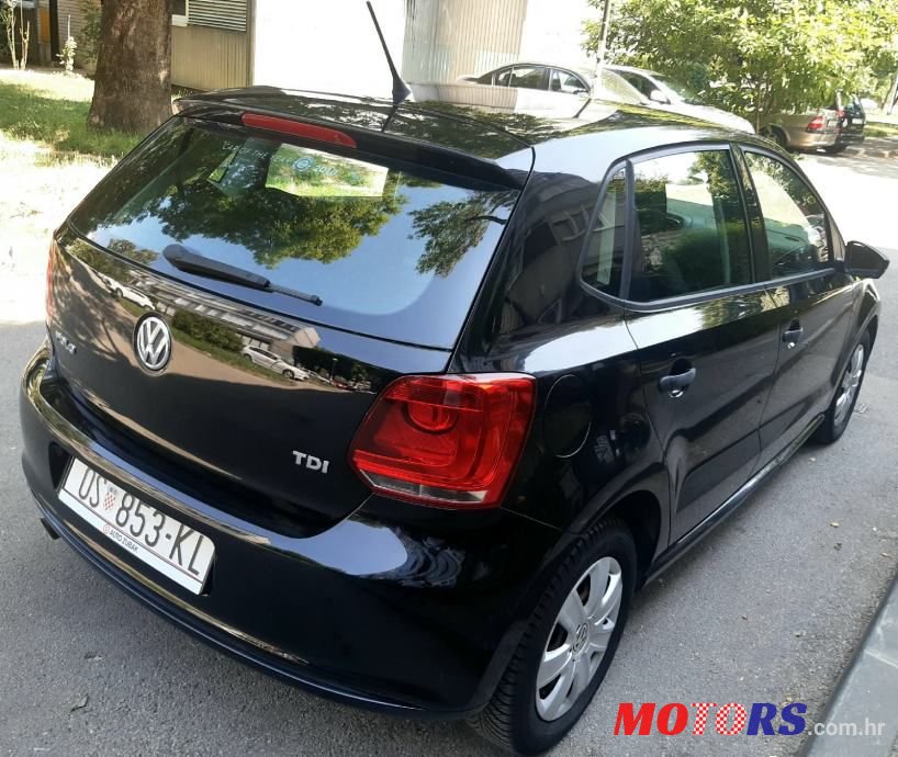 2011' Volkswagen Polo photo #5