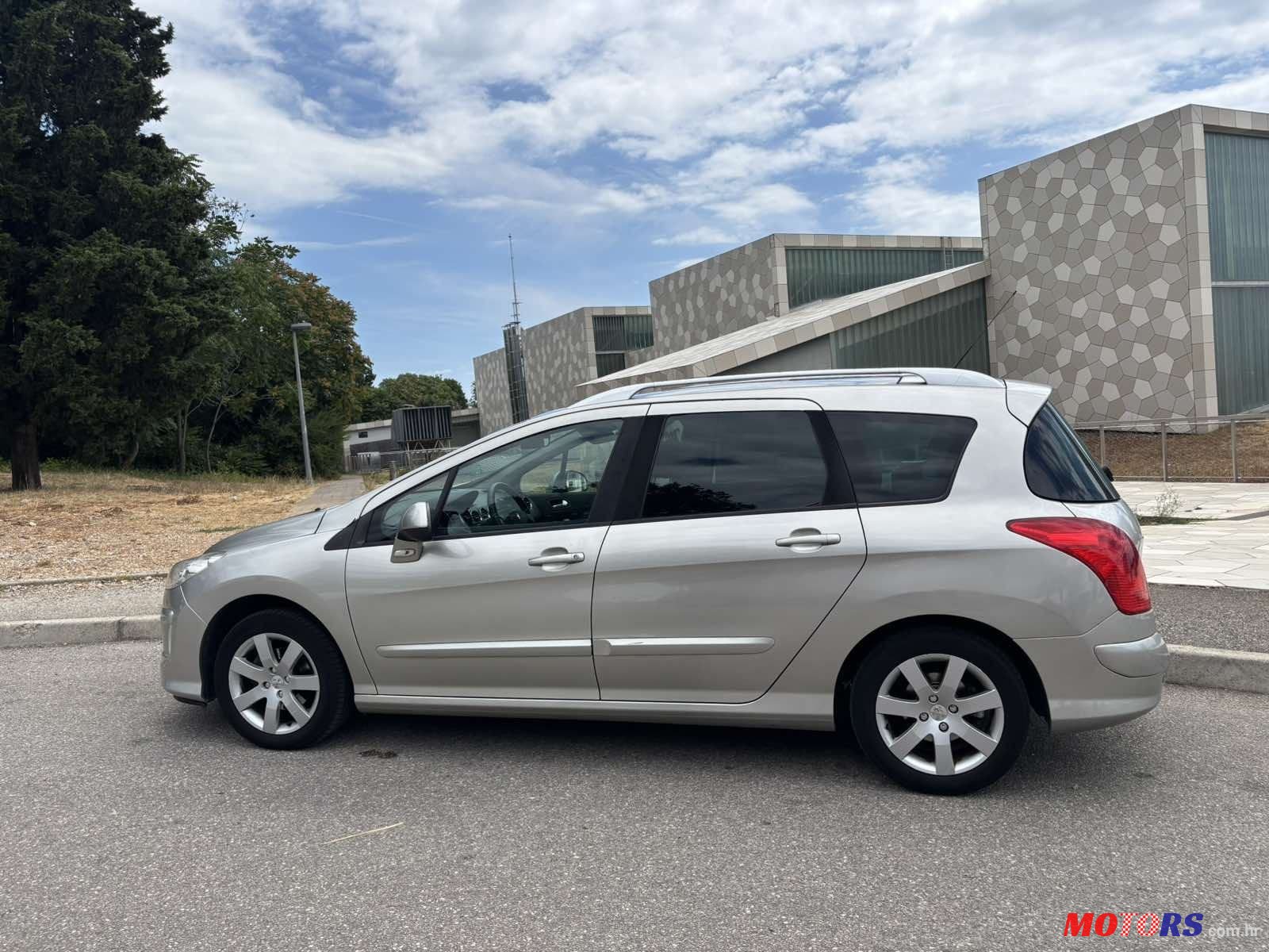 2008' Peugeot 308 Sw photo #2
