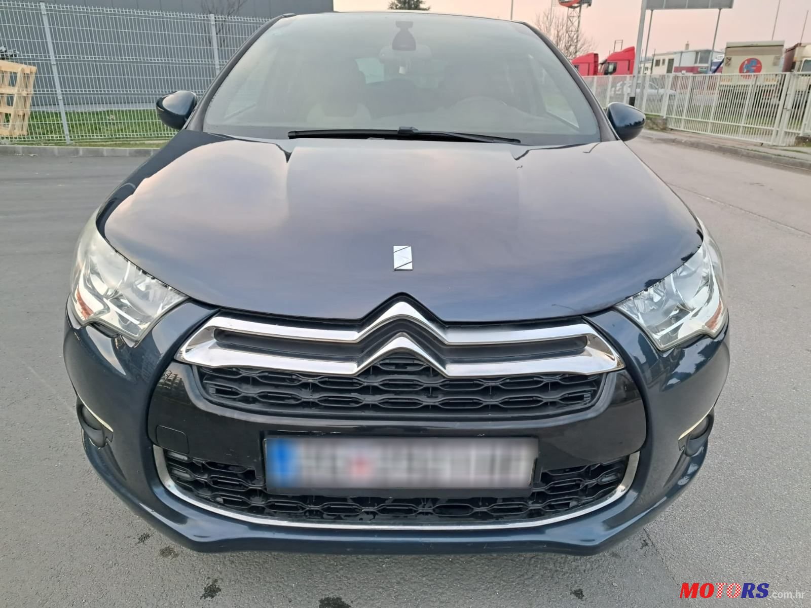 2015' Citroen DS4 1,6 E-Hdi photo #3