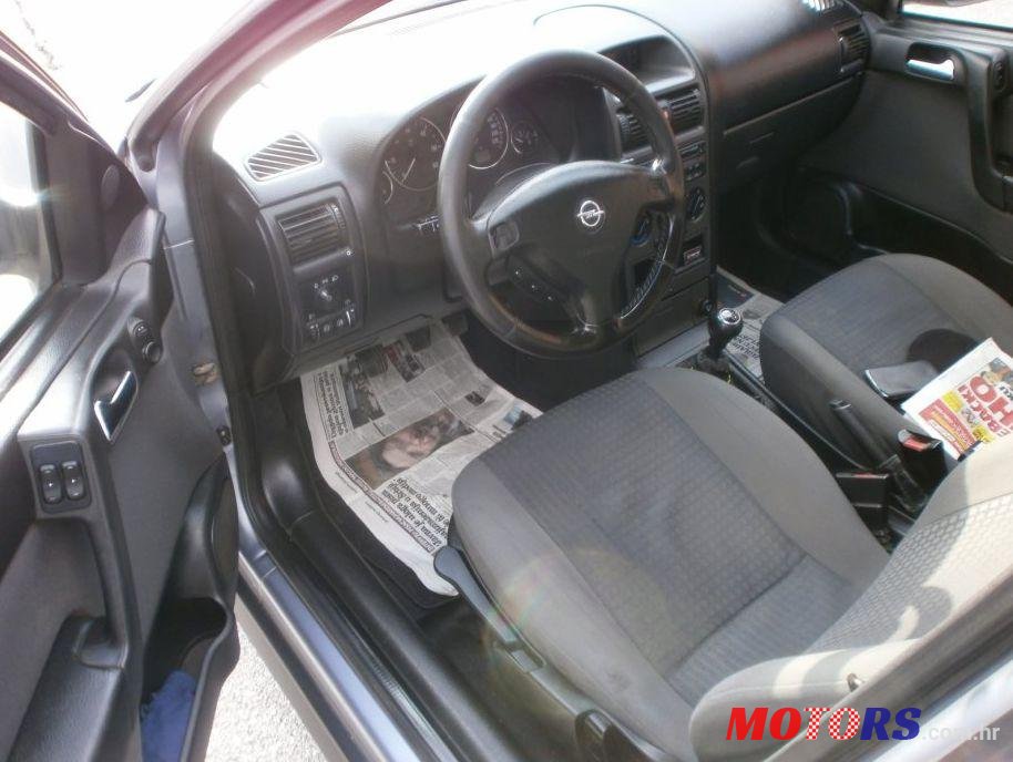2004' Opel Astra Caravan 1,7 Cdti photo #3