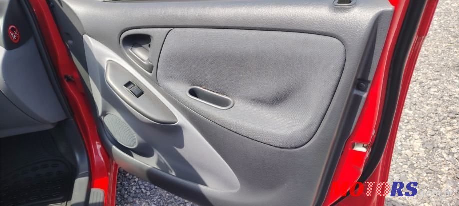 2002' Toyota Yaris 1,0 Vvt-I photo #6