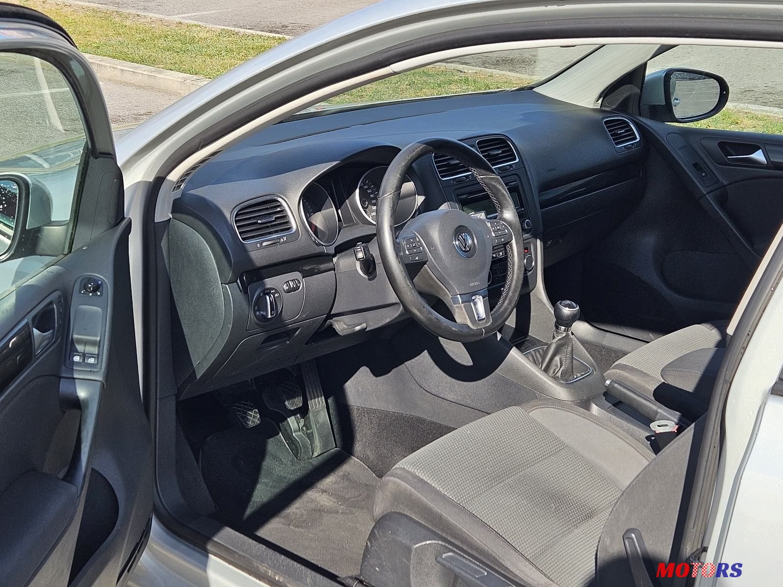 2010' Volkswagen Golf VI 1,6 Tdi photo #5