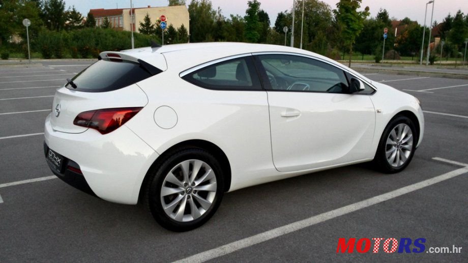 2014' Opel Astra Sport photo #4