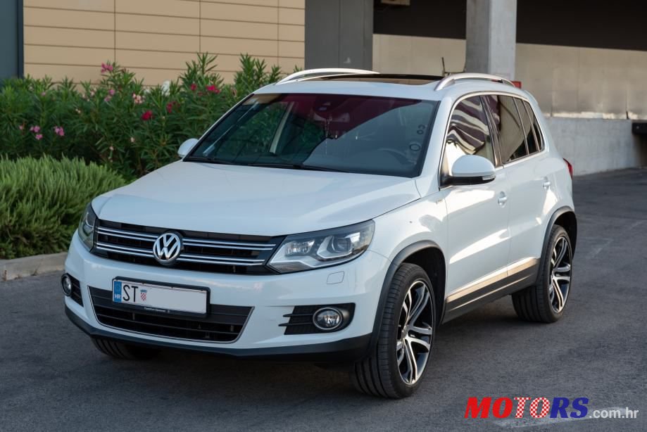 2015' Volkswagen Tiguan photo #1