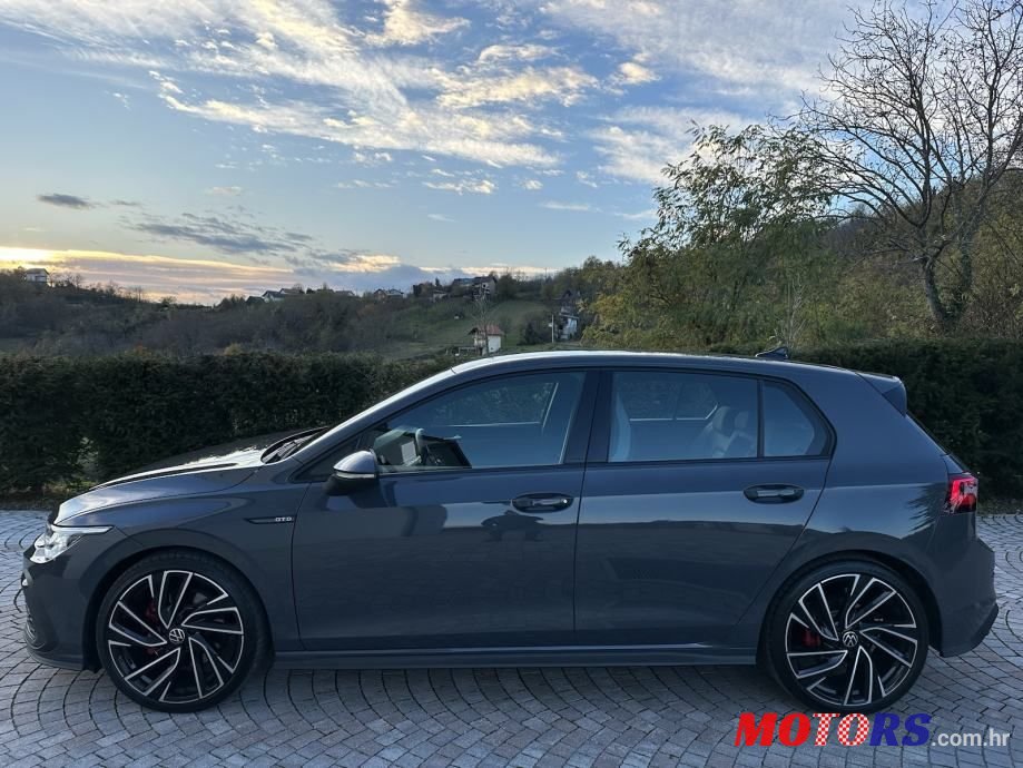 2021' Volkswagen Golf 8 2,0 Tdi photo #4