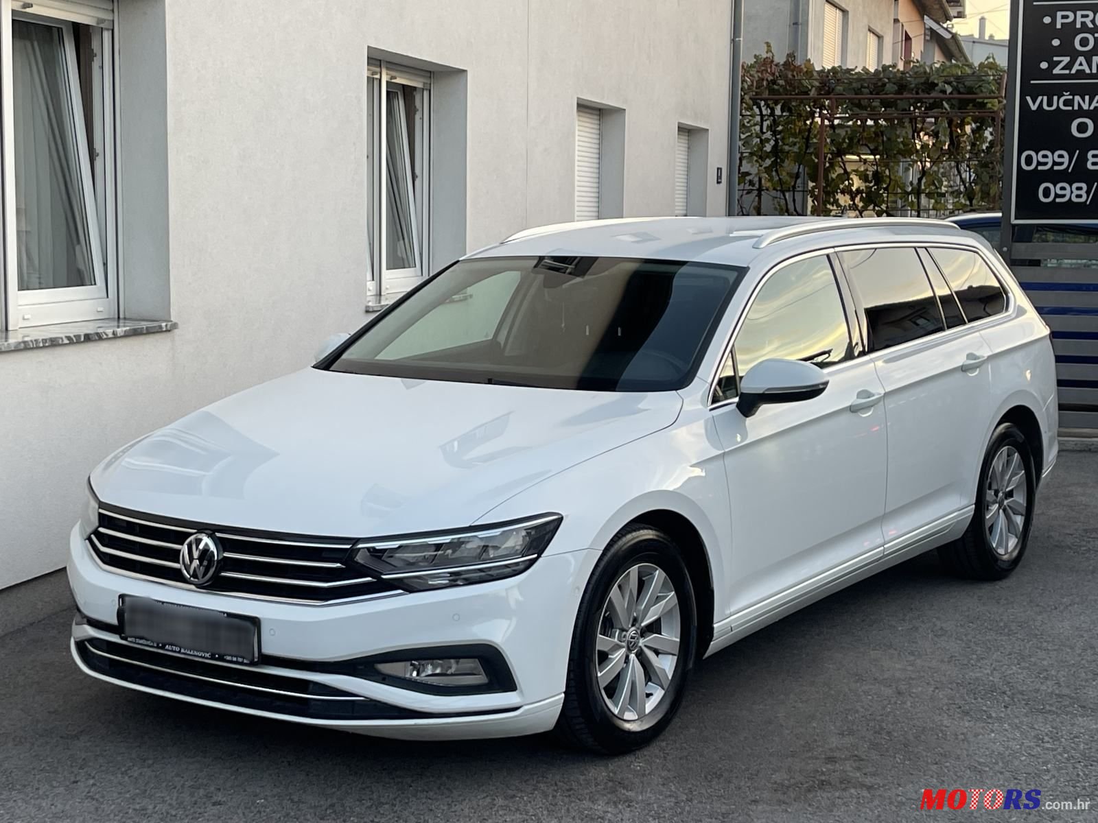 2019' Volkswagen Passat Variant photo #1