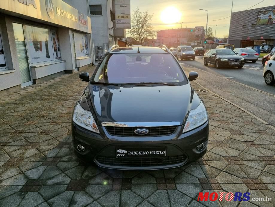 2010' Ford Focus Karavan photo #2