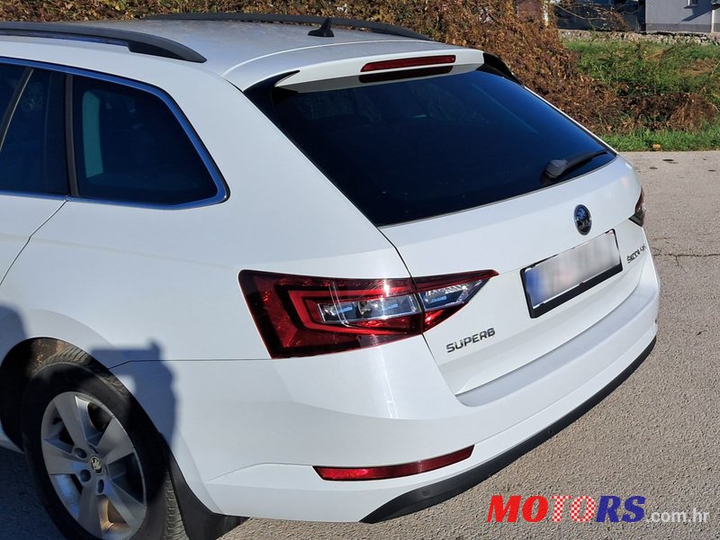 2015' Skoda Superb Combi photo #2