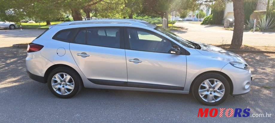 2011' Renault Megane Grandtour photo #3