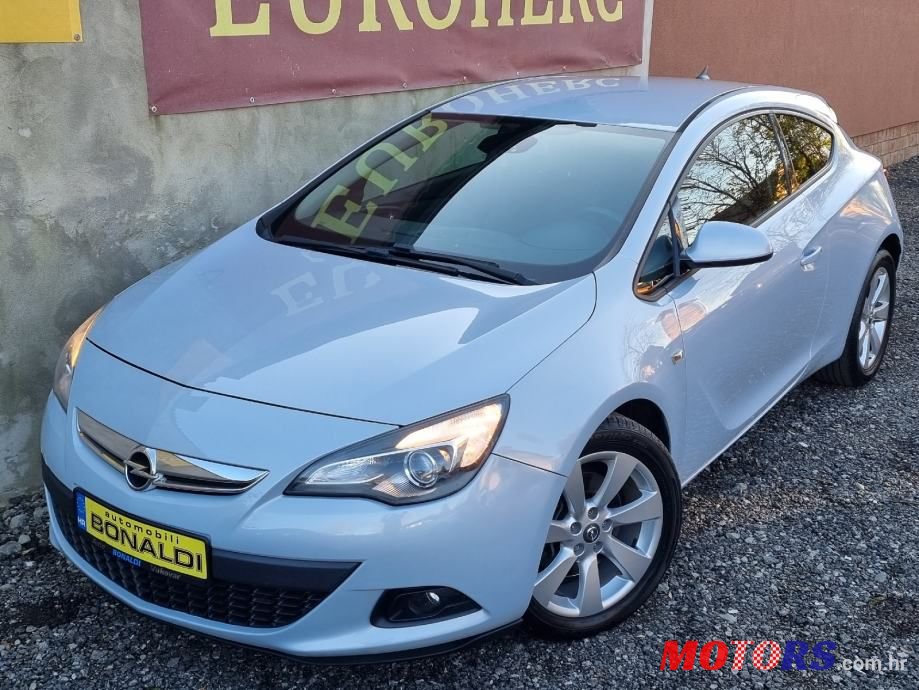 2012' Opel Astra Sport photo #1