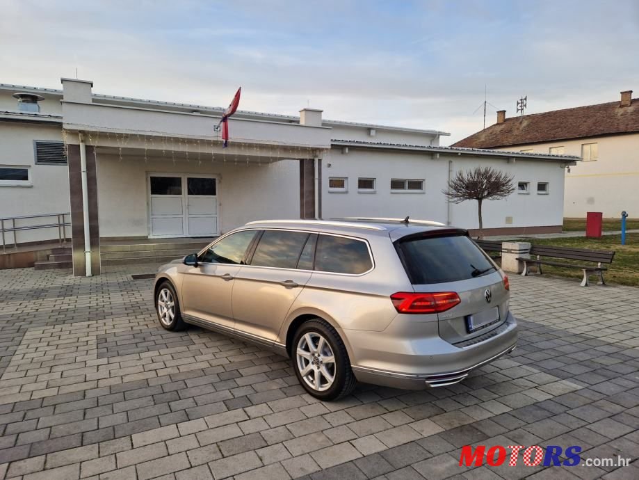 2017' Volkswagen Passat Variant photo #5