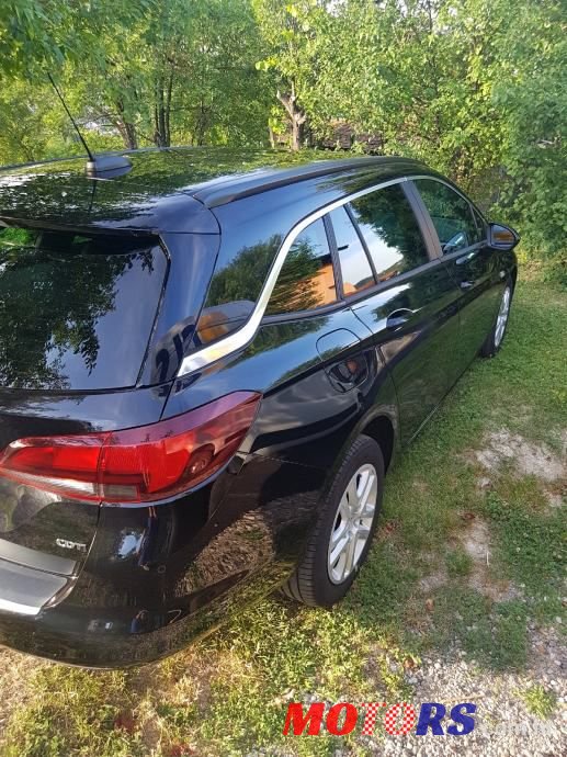 2017' Opel Astra Karavan photo #5