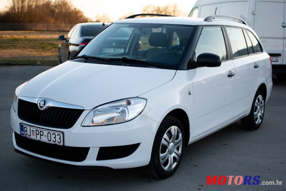 2013' Skoda Fabia Combi photo #2