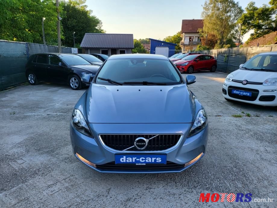 2017' Volvo V40 D2 photo #5