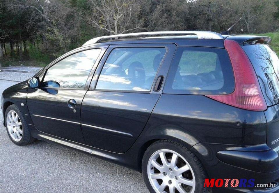 2004' Renault Megane Grandtour photo #1