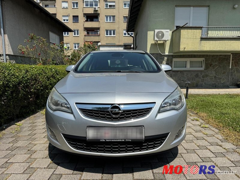 2010' Opel Astra 1,7 Cdti photo #2