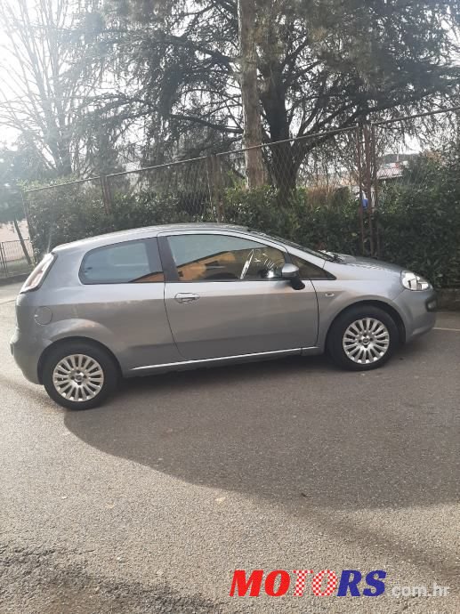 2011' Fiat Punto Evo photo #5