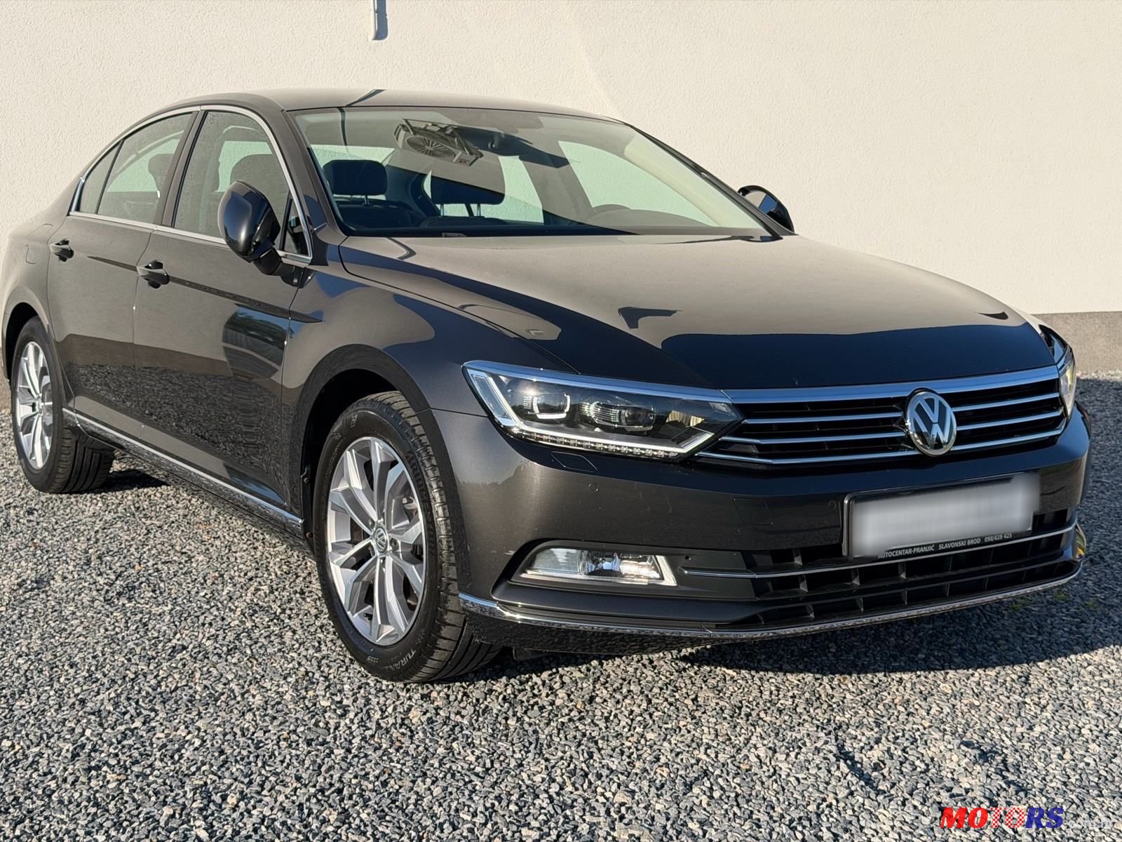 2017' Volkswagen Passat photo #2