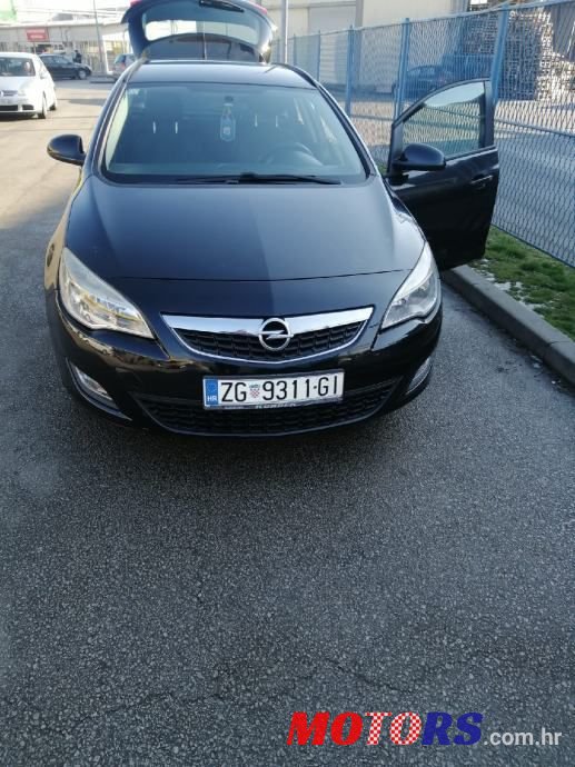 2011' Opel Astra Karavan photo #1