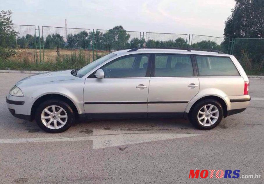 2004' Volkswagen Passat Variant photo #1