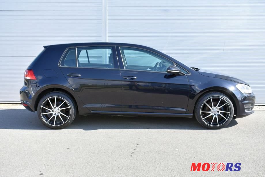 2012' Volkswagen Golf 7 1.6 Tdi photo #2