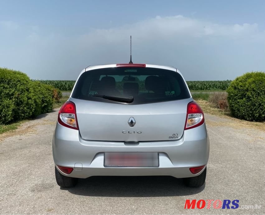 2011' Renault Clio photo #6