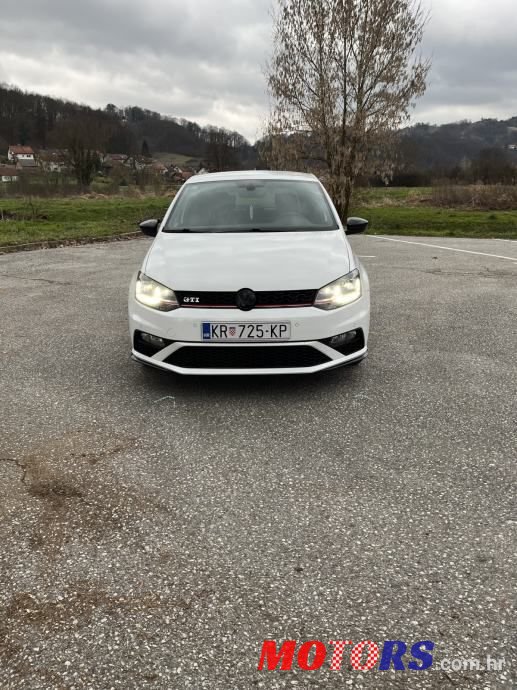 2015' Volkswagen Polo photo #4