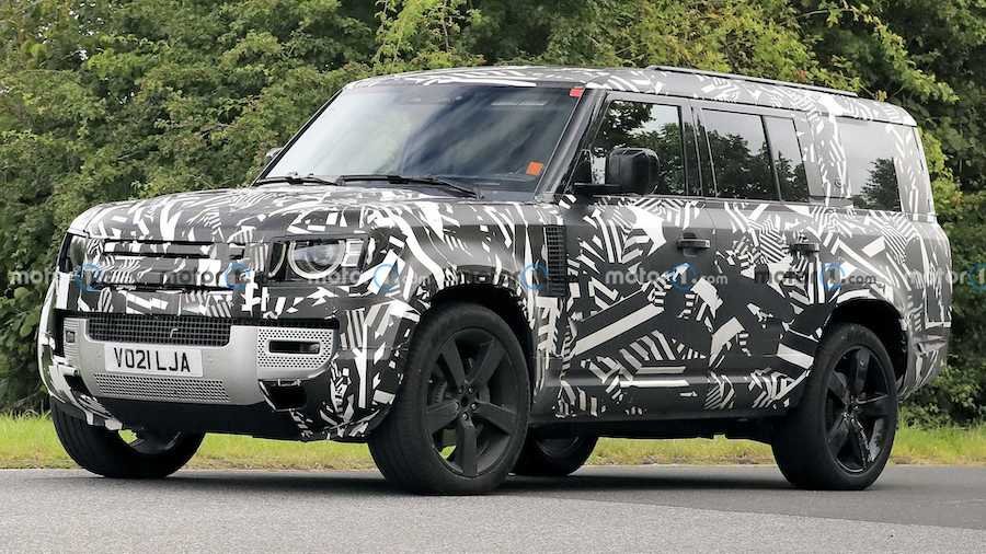 Three-Row Land Rover Defender 130 Spied For The First Time