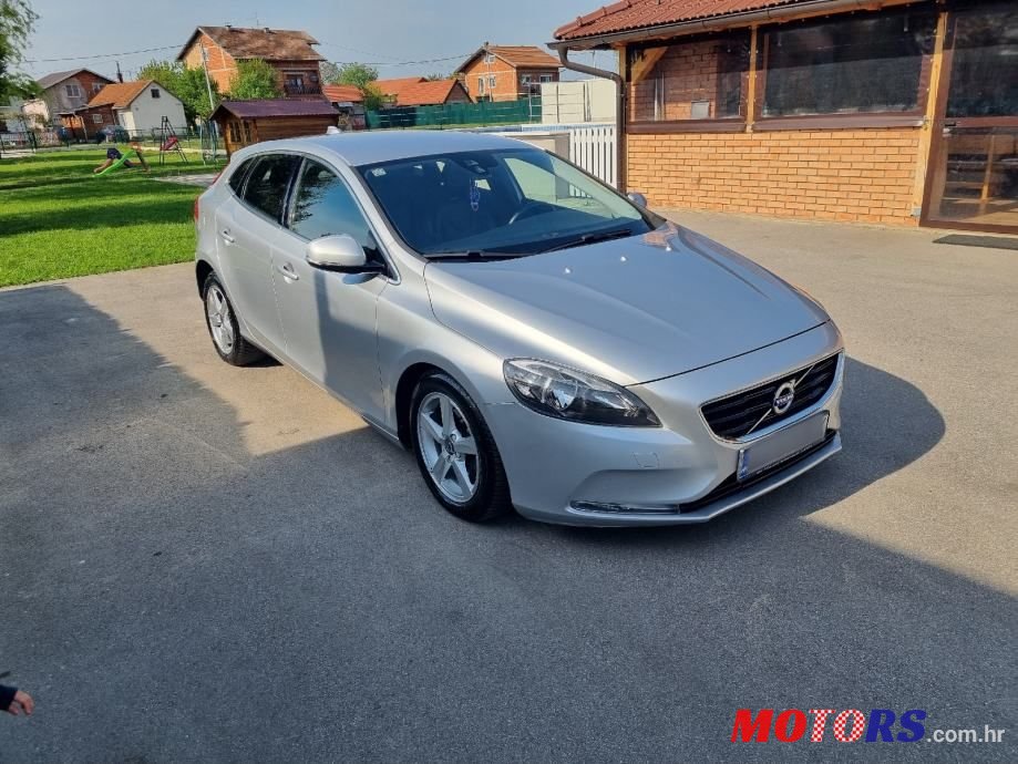 2015' Volvo V40 D2 photo #2