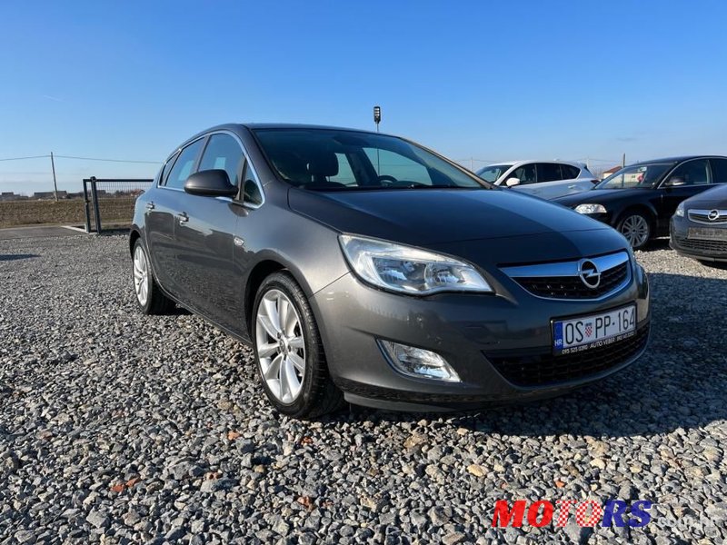 2010' Opel Astra 1,7 Cdti photo #1