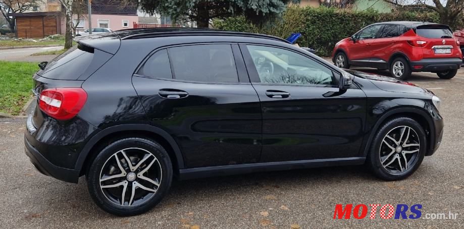 2015' Mercedes-Benz GLA 180 Cdi photo #4