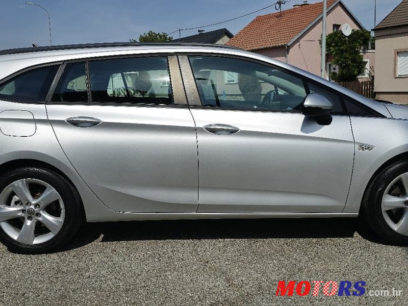 2016' Opel Astra Karavan photo #4