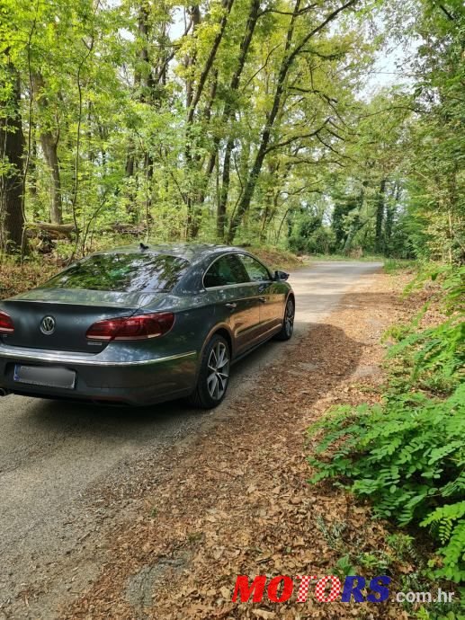 2012' Volkswagen Passat photo #6
