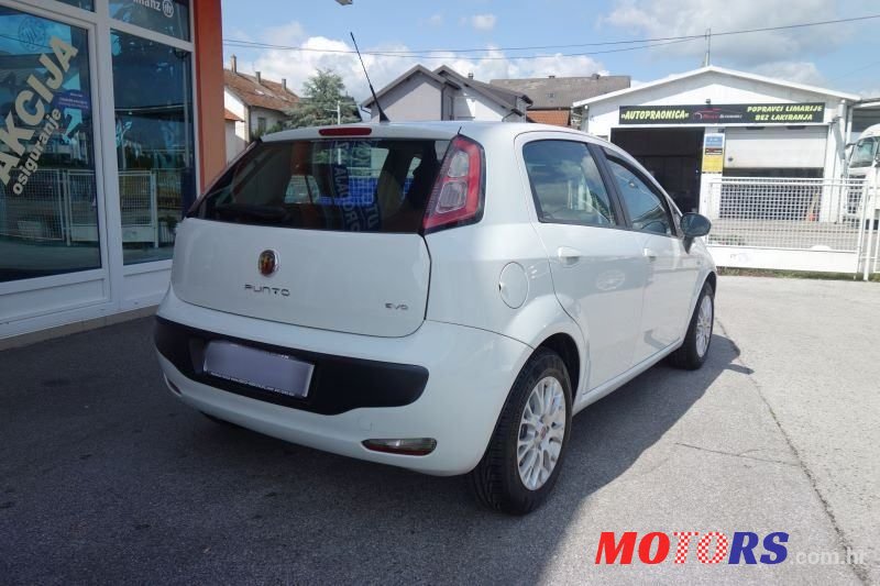 2011' Fiat Punto Evo photo #6
