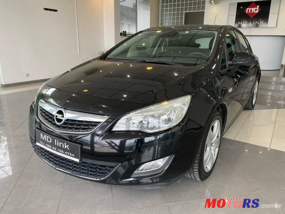 2011' Opel Astra Sport photo #6