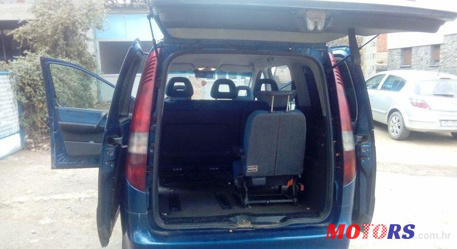 2002' Mercedes-Benz Vaneo 1,7 Cdi photo #1