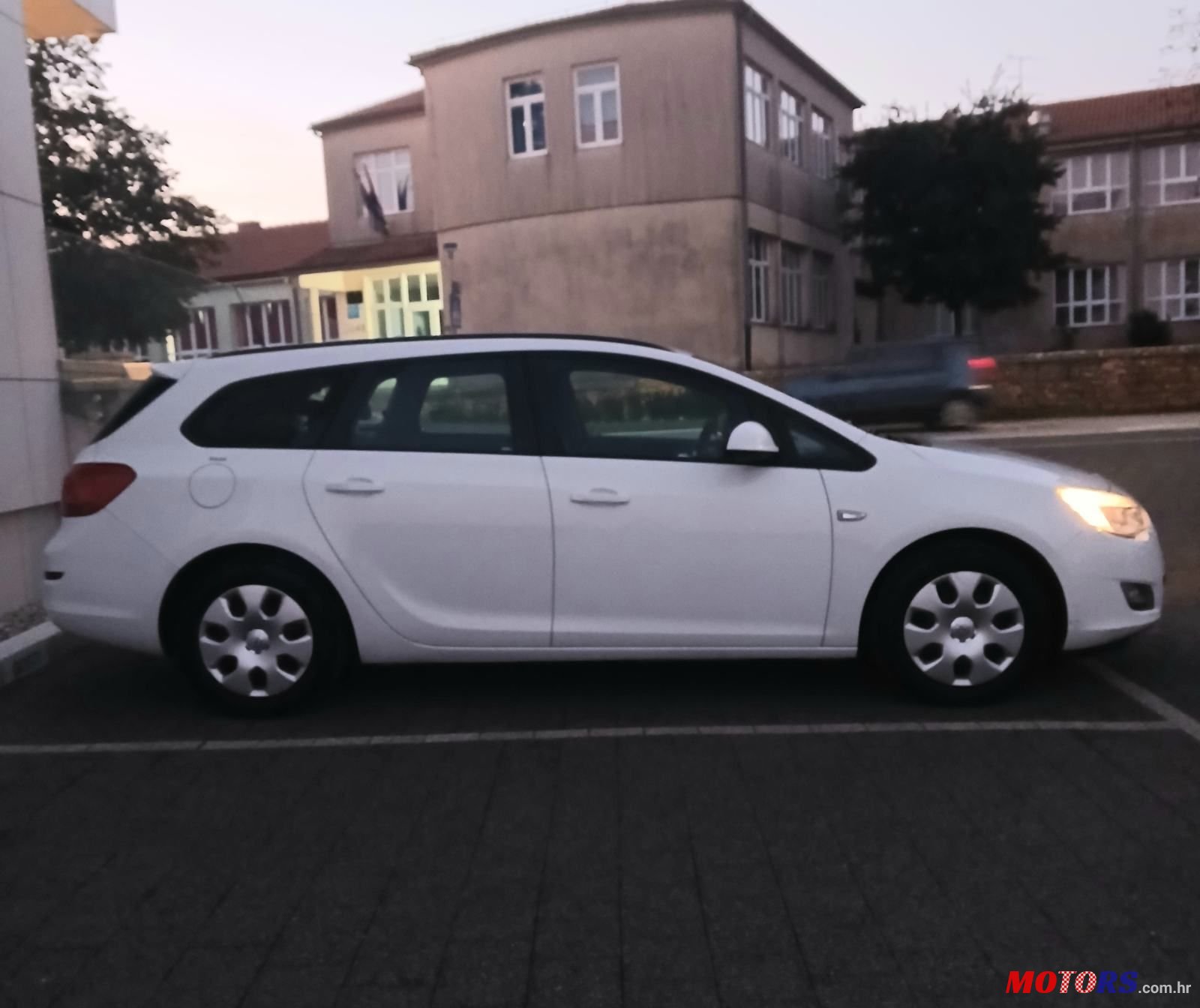 2012' Opel Astra 1,3 Cdti photo #3