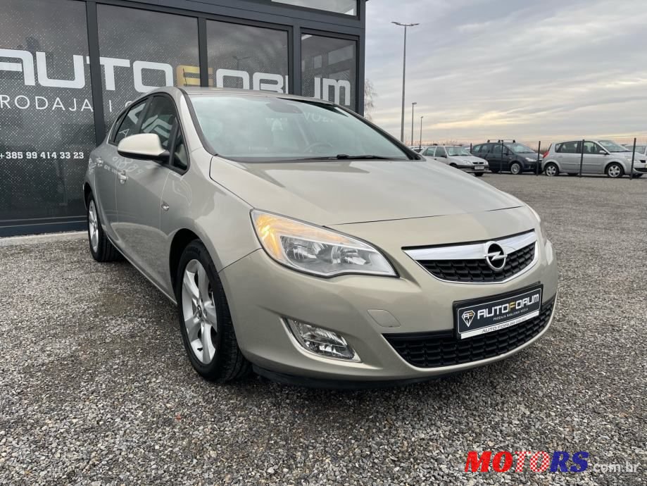 2010' Opel Astra 1,7 Cdti photo #1