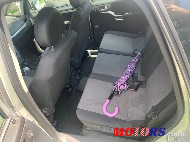2004' Opel Meriva 1,7 Dt photo #5