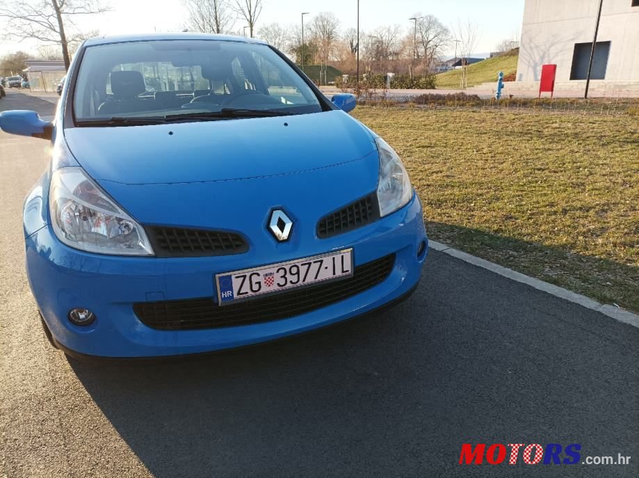 2008' Renault Clio Sport photo #4