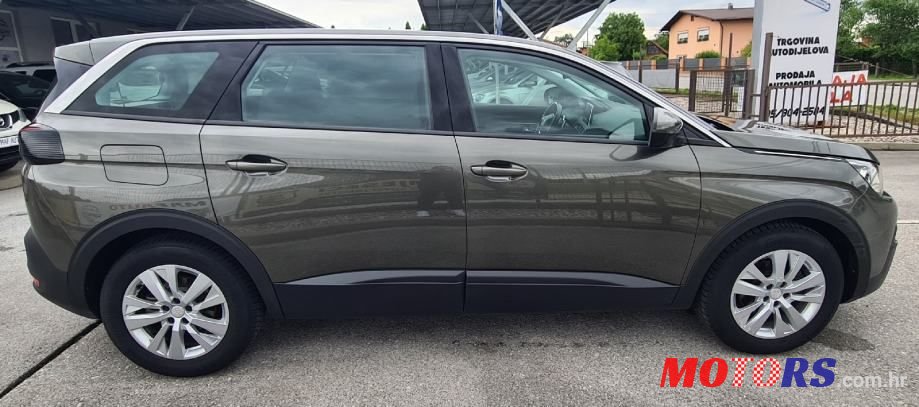 2020' Peugeot 5008 1,5 Bluehdi photo #6