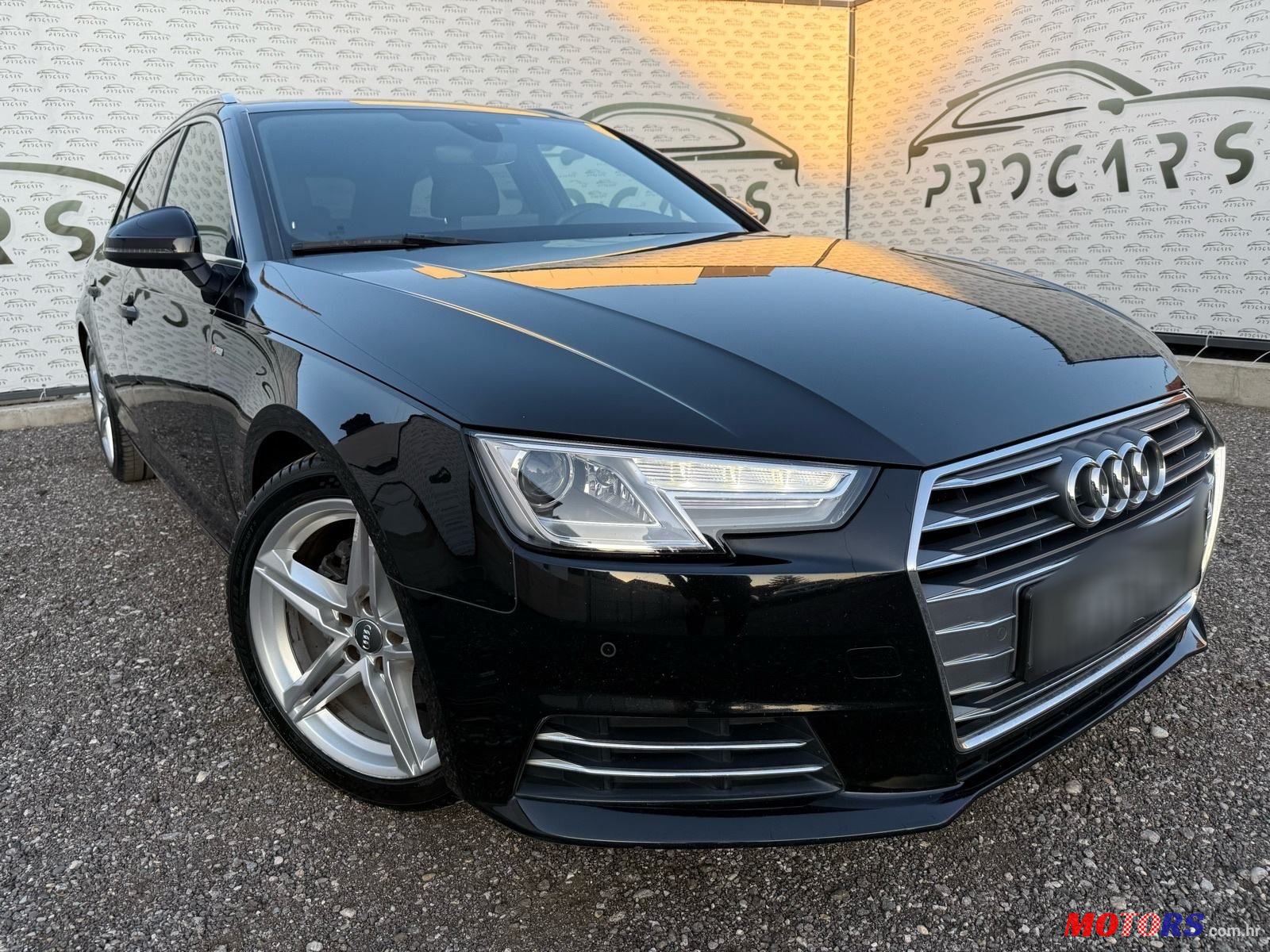 2016' Audi A4 Avant photo #1